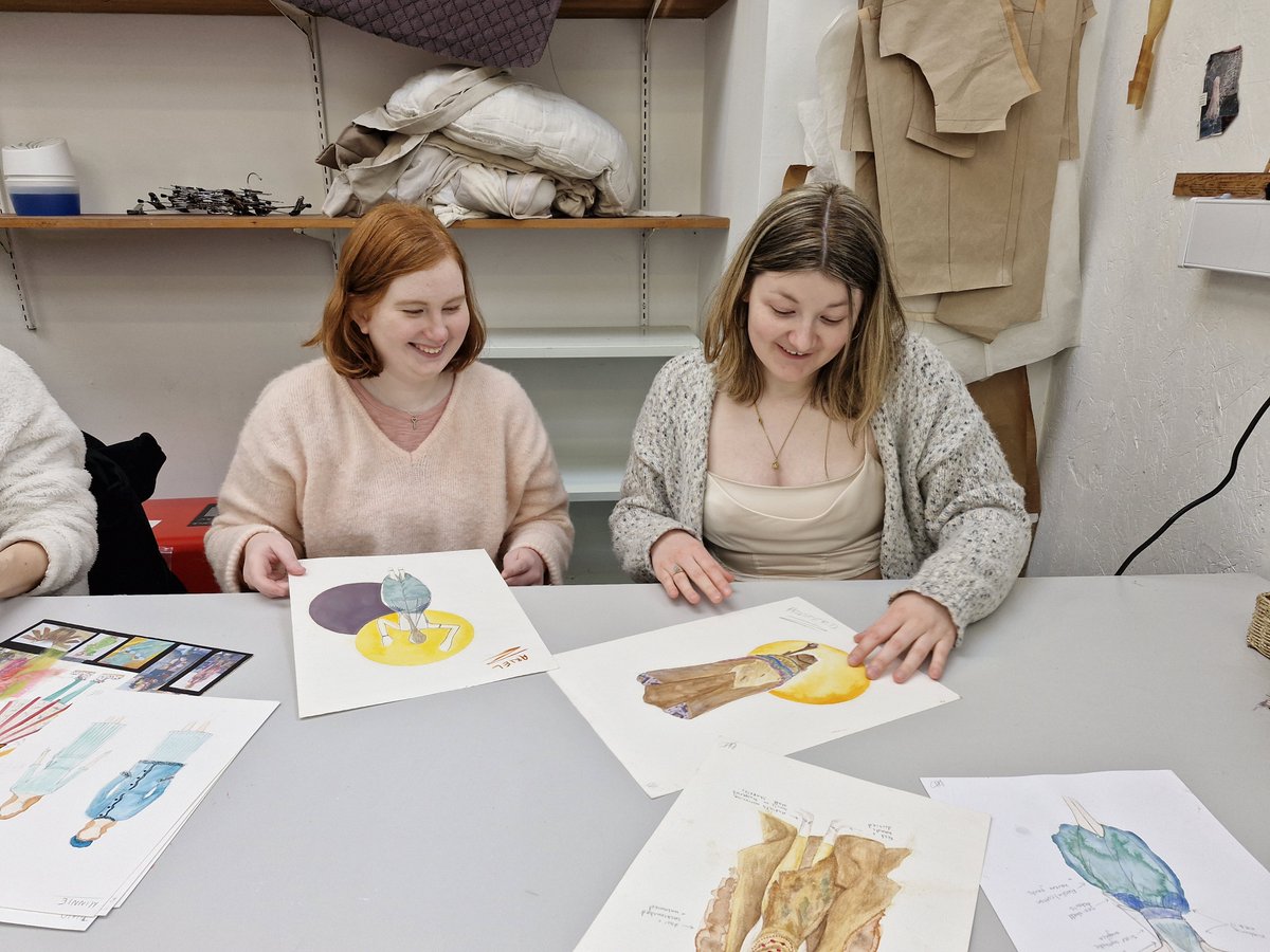 Last week, we had a great time welcoming Druid Academy students from @uniofgalway to our Nuns' Island Costume Workshop The students met with designer Clíodhna Hallissey for a tour and a chat about all things costume 👚👖👗👢🎩👑