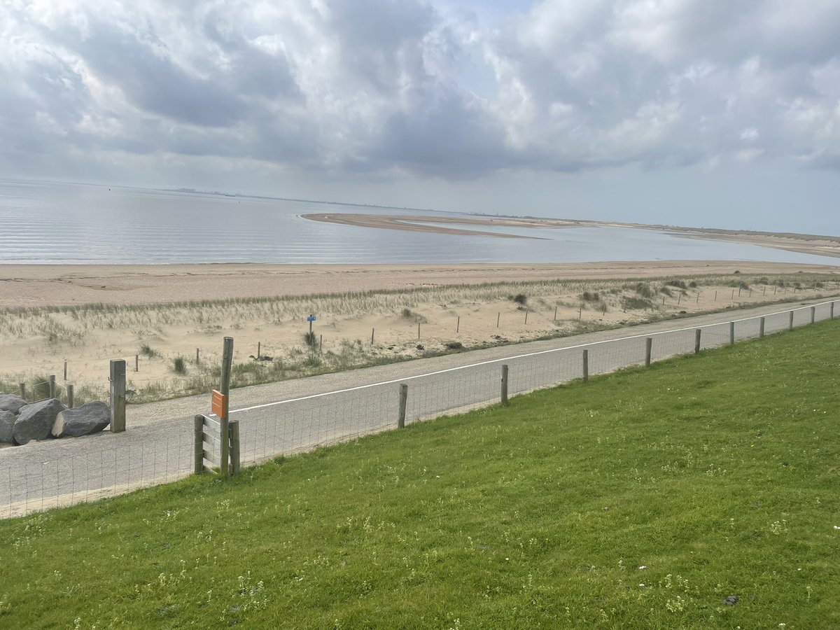 A visit to @CoastSnapNL #CoastSnapTexel today - community based beach monitoring through a global network of photo points, allowing shoreline changes to be tracked through time