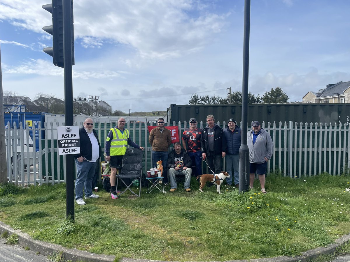 Alan192's tweet image. Island Line Picket
