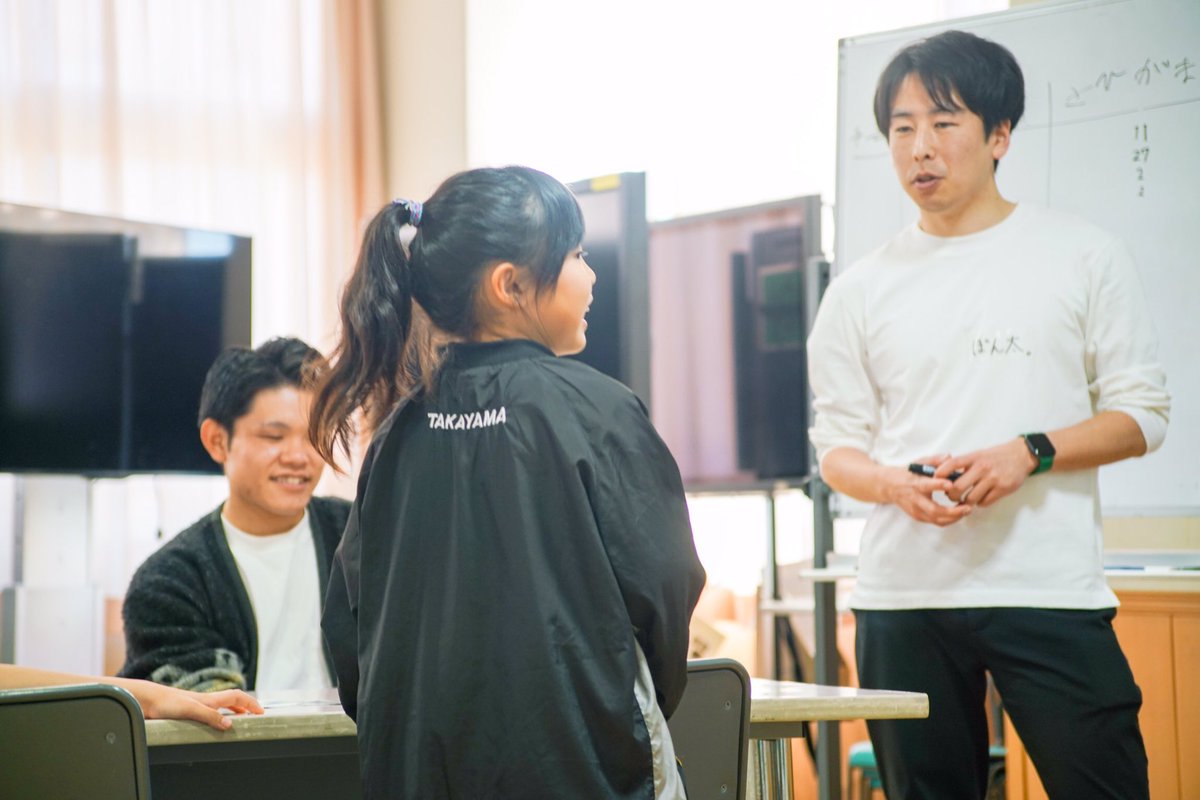 seed_s_sport's tweet photo. 《ATHLETE ACADEMY 高山SC U-8》
”相手への言葉の届け方は、自分で選べる”

今回はコミュニケーションについてプログラムを実施しました。
仲間の素敵なところをたくさん見つけ、ネガティブなことが起こった時も、自分の考えを捉え直すことで、より1人1人が輝くチームになることを願っています！ https://t.co/fzDKiRZbzJ