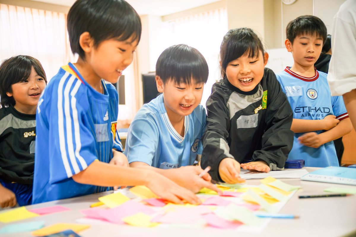 seed_s_sport's tweet photo. 《ATHLETE ACADEMY 高山SC U-8》
”相手への言葉の届け方は、自分で選べる”

今回はコミュニケーションについてプログラムを実施しました。
仲間の素敵なところをたくさん見つけ、ネガティブなことが起こった時も、自分の考えを捉え直すことで、より1人1人が輝くチームになることを願っています！ https://t.co/fzDKiRZbzJ