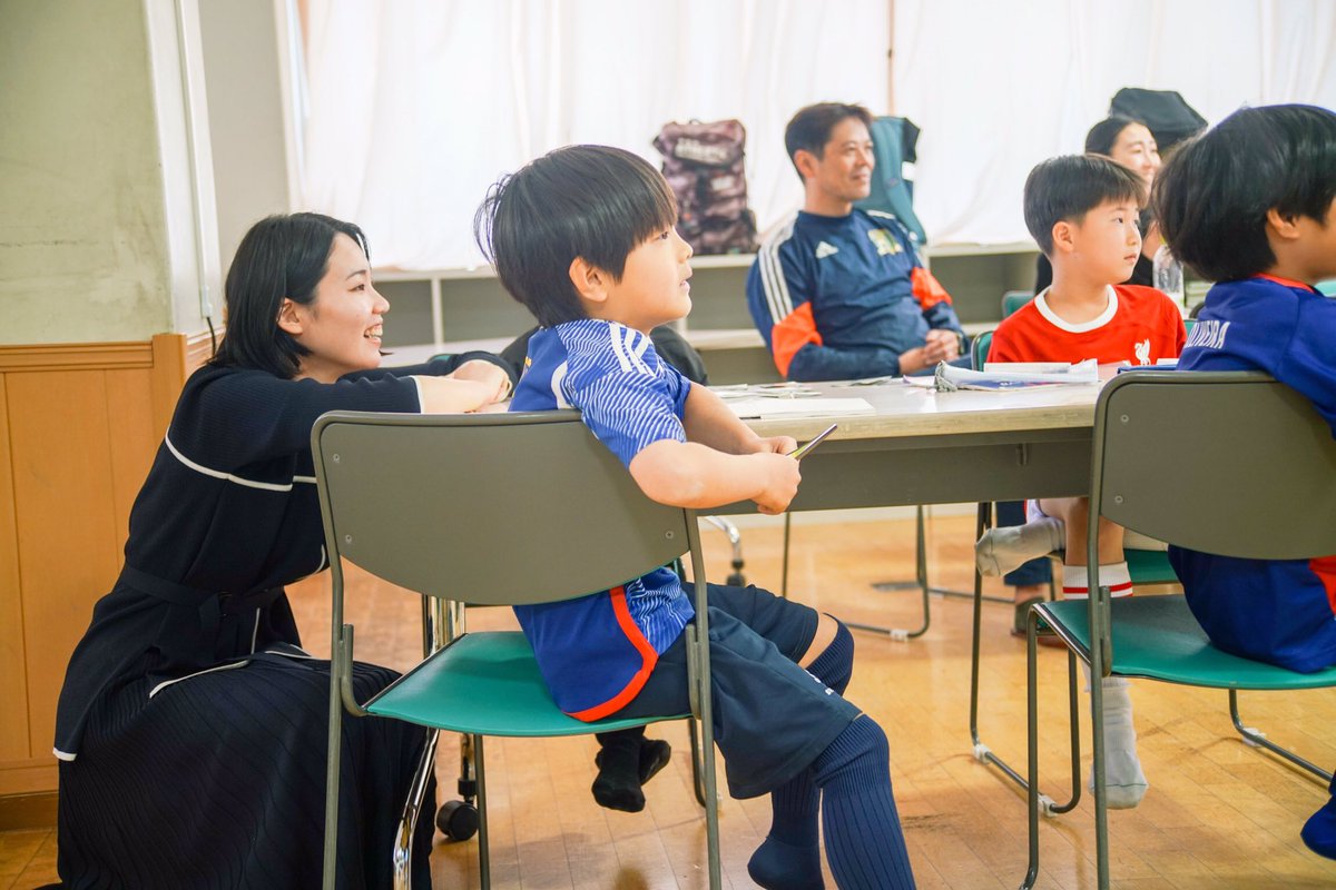 seed_s_sport's tweet photo. 《ATHLETE ACADEMY 高山SC U-8》
”相手への言葉の届け方は、自分で選べる”

今回はコミュニケーションについてプログラムを実施しました。
仲間の素敵なところをたくさん見つけ、ネガティブなことが起こった時も、自分の考えを捉え直すことで、より1人1人が輝くチームになることを願っています！ https://t.co/fzDKiRZbzJ