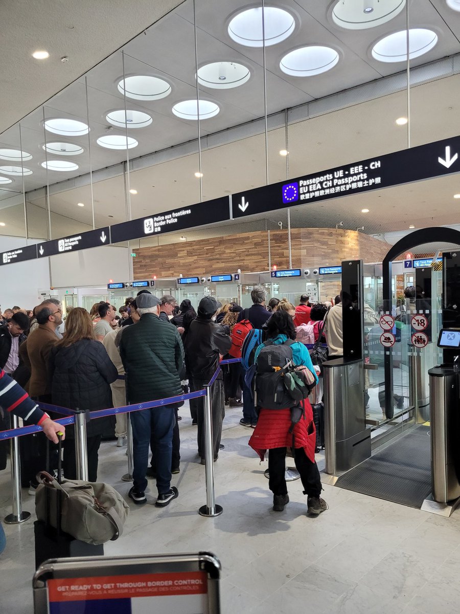 JakeFearn8's tweet photo. Carnage at Paris Charles de Gaulle Airport. Denied boarding because of issues at passport control. Easyjet refused transfer. All systems shut down, watched plane leave as denied boarding by staff  @easyJet @easyJetholidays #cdg #charlesdegaulle https://t.co/S5eqYLW9uD