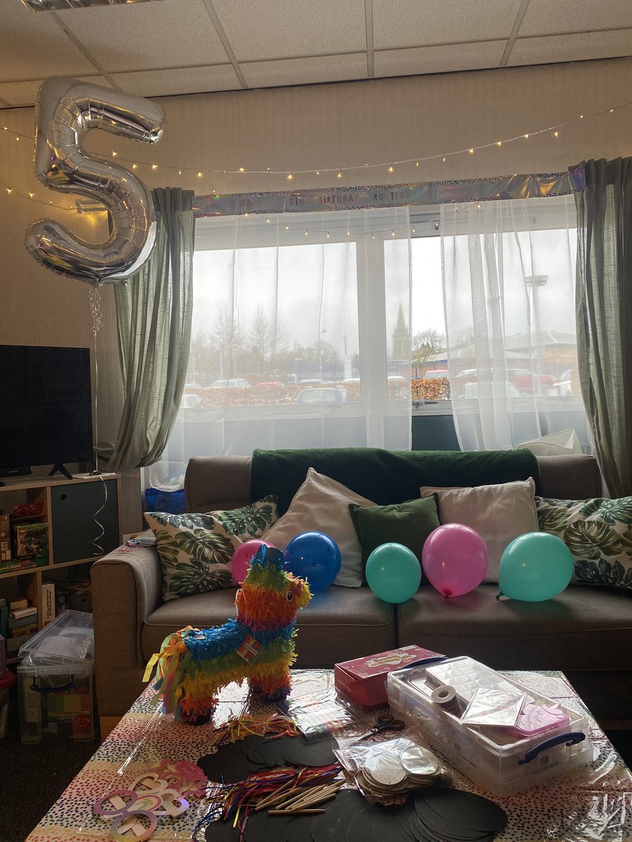 Set up for our East Dun youngers and olders parties last week, celebrating ROUTES 5th BIRTHDAY 🎉🥳🎊 #teamsfad #birthday @AngelaSFAD @Emmasfad @PamSFAD @Charli_SFAD