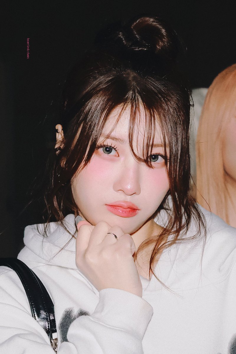 heartlockchain's tweet photo. 2024-04-08
#채인 #CHAEIN
#퍼플키스 #PURPLE_KISS https://t.co/Joo4Z8HZmS
