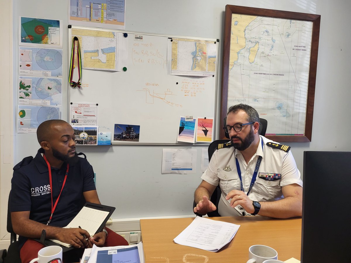 ⚓️Le <a href="/CROSS_SOI/">CROSS Sud Océan Indien | MRCC</a> 🆘️🦺🤳196 et les autres services d concourant à l'action de l'Etat en mer 🌊 🇫🇷 sont heureux de recevoir notre collègue Samir, officier du centre national AEM de l'<a href="/ANAM_Comores/">ANAM - COMORES 🇰🇲</a> 🇰🇲, pour un stage d'un mois 🤝🏻
#SharingExperience #Friendship <a href="/Prefet974/">Préfet de La Réunion</a> <a href="/Amba/">Amber</a>