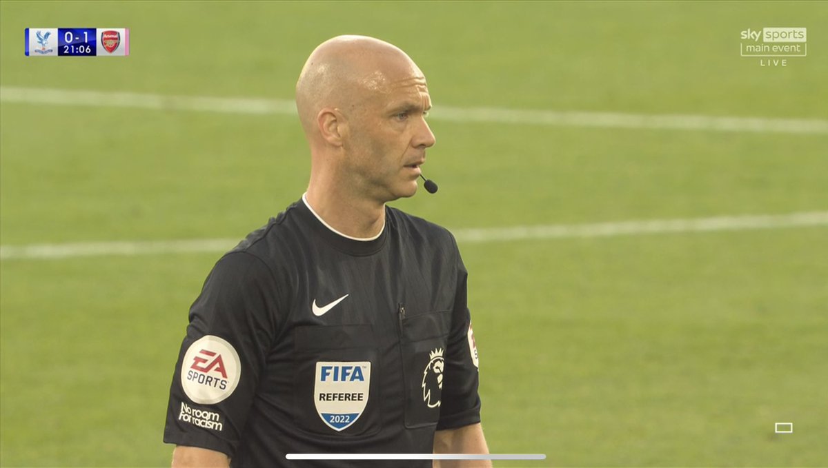 Anthony Taylor will take charge of #PSG v #Barcelona in the first leg of the #UCL quarter-final on Wednesday night in Paris. He will lead an all-English team of officials - including his regular assistants Gary Beswick and Adam Nunn, and VAR Stuart Attwell.