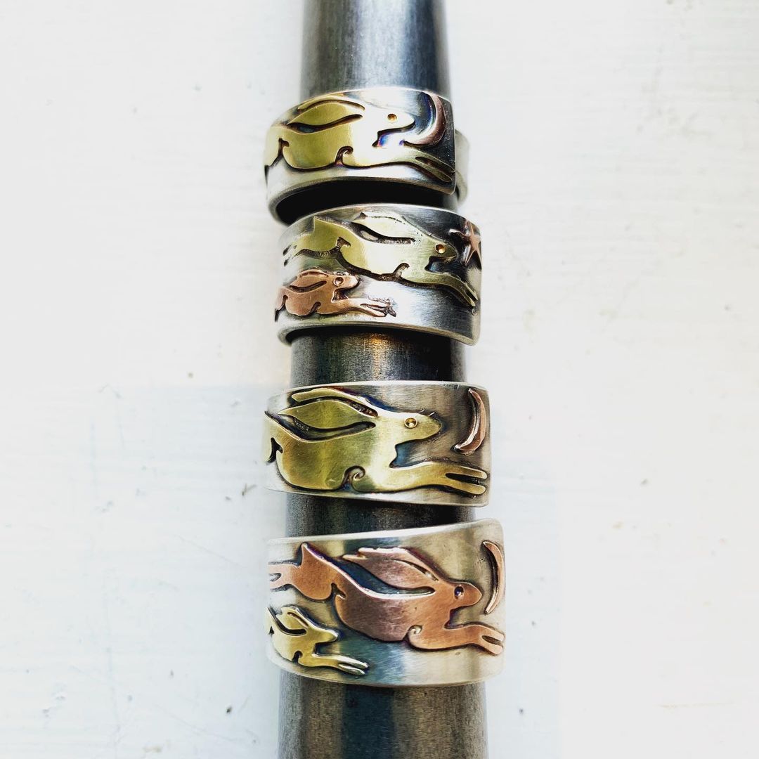 Beautiful 'Hare' rings by Sara Lloyd Morris #saralloydmorrisjewellery #madeinwales #pembrokeshire #handmadejewellery #hare #runninghare #lepuseuropaeus #ysgyfarnog #ceinach