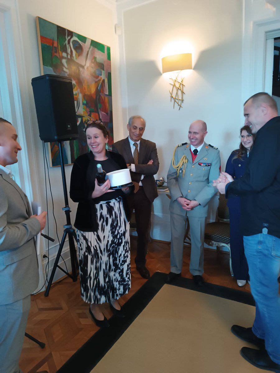 La <a href="/LegionEtrangere/">Légion étrangère</a> est unique! Il n'y a qu'en 🇫🇷 que des volontaires des 4 coins du monde s'engagent en répondant à une seule question: "Servirez-vous avec honneur et fidélité ?"
J'ai été ravie  &amp; honorée de recevoir d'anciens légionnaires 🇭🇺, prélude à la création d'une amicale