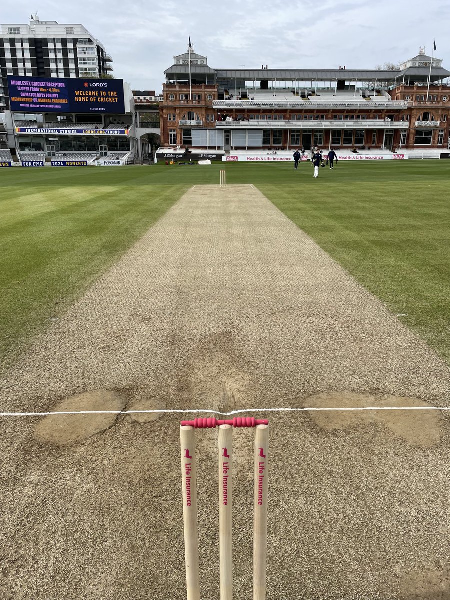 Day 4 in the ⁦@CountyChamp⁩, ⁦⁦@Middlesex_CCC⁩ vs ⁦@GlamCricket⁩ Runs aplenty with the ⁦@KookaburraCkt⁩ ball. #cricket #countycricket #lords