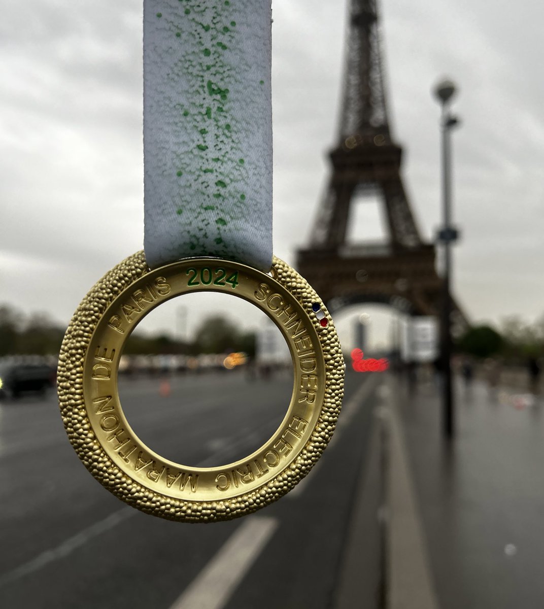 A humbling experience, second to none. This journey has issued many first for me that will forever be etched in my memory. This is the beauty of travelling! 

Merci @parismarathon for a world class and biggest marathon. jusqu'à la prochaine fois.✨

#MedalMonday