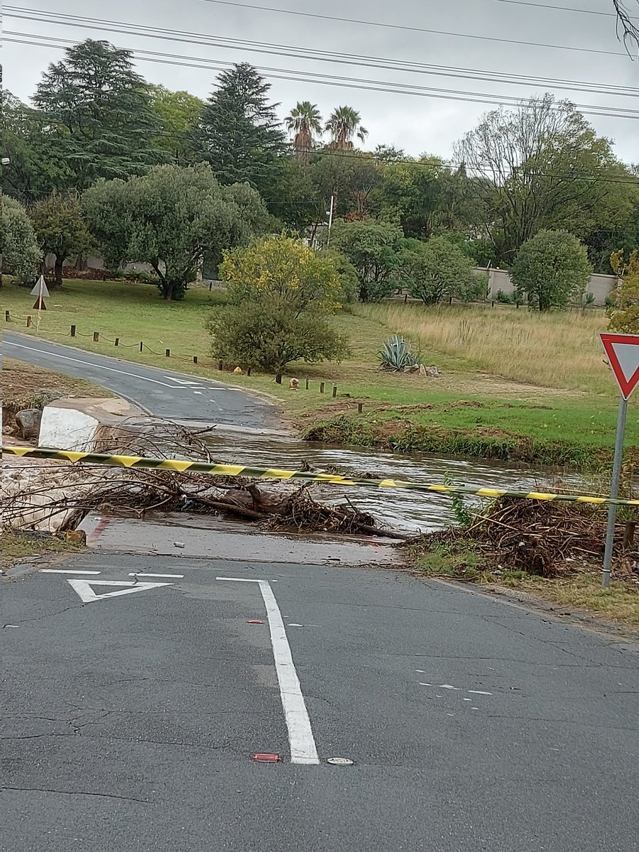 ⚠️Alert ⚠️ 
Belgrave Bridge Bryanston is Flooding
Pls use alternative routes