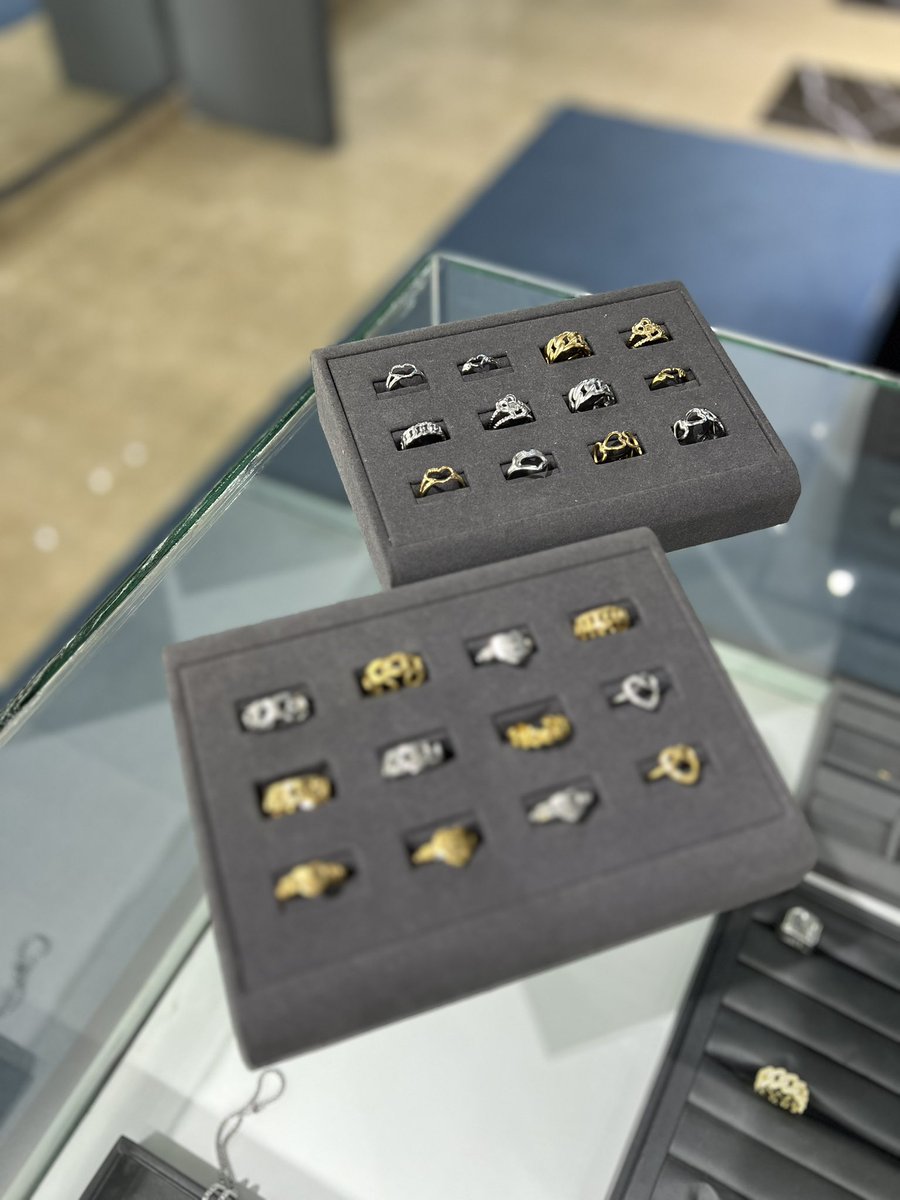 ⭐️Shop with us for our stainless steel lady rings going for K 200 each 💍