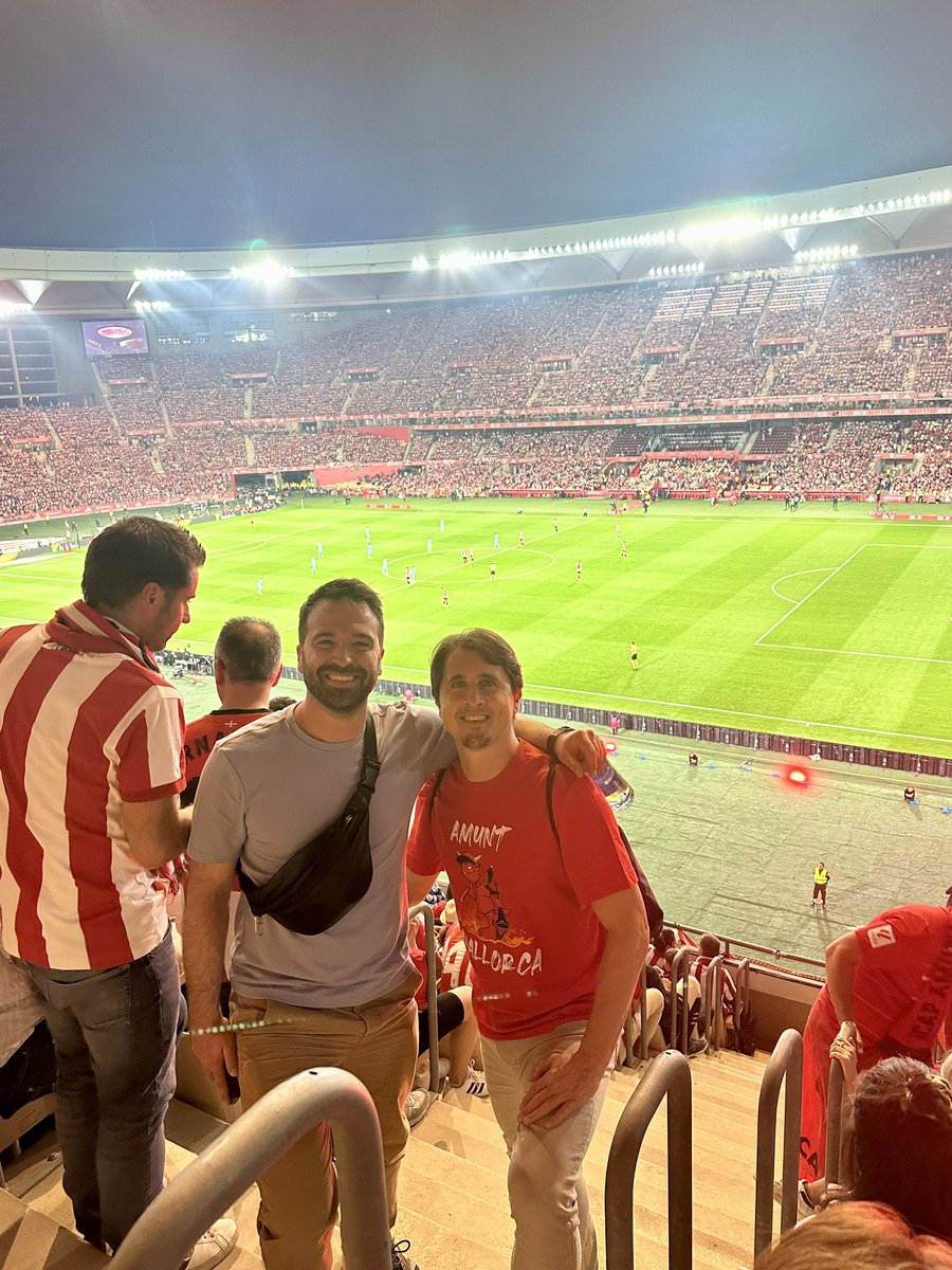 Asimilando todavía el desfile de emociones de una experiencia histórica ❤️🖤 La movilización récord de la afición y ser la cuarta final jugada en toda la historia, dan fe de ello 🔝 La próxima vez conseguiremos quedarnos en el cielo 😉 Sempre amunt 👹 #RCDMallorca #tornarem