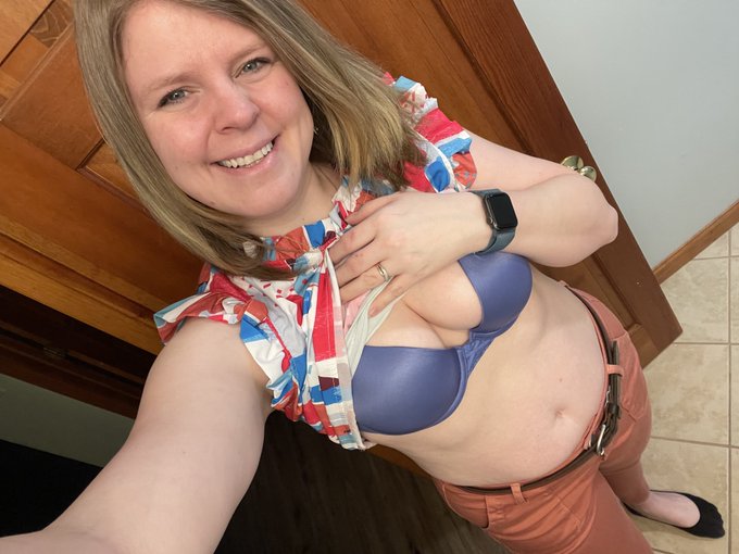 Off to work! Have the best day ever! ❤️❤️❤️ https://t.co/kpxcLTyf77