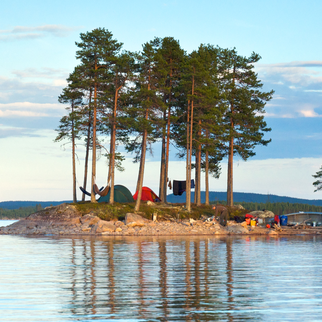 Looking forward to some warmer weather? 🌞 Start planning your summer adventures! Our self-guided canoeing holidays in Sweden & Finland with wild camping are a wonderful and very affordable way to discover the outdoors and get away from it all! 🏕️🔥🚣 naturetravels.co.uk/category-canoe…