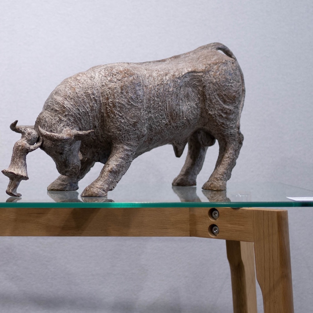 🐂 👧 Le plus fort des deux - #Bronze - 26,5x48x15cm 📍@GaleriePlatini Découvrez sa fiche #sculpture ⤵️ ➡️ sophie-verger.com/fr/bronze/411-… #Art #Taureau #Bull #fille #Bulls #Sculptor #Artist #AnimalLovers #PhotoArt #ArtForSale #Artwork #Animal #ArtAnimalier #ArtCurator #ArtCollector