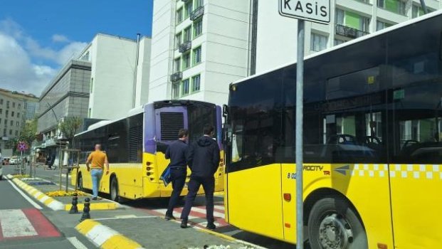 Yine yazık oldu, gaz pedalı takılı kalan İETT otobüsünün durakta bekleyen otobüslere çarptığı İstanbul'a! Gaziosmanpaşa