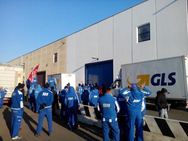 Un viaggio nella logistica in Italia attraverso le testimonianze e le analisi di lavoratori, sindacalisti, ricercatori, per comprendere le ripercussioni dal punto di vista sociale e occupazionale. L'approfondimento di #Zazà, qui bit.ly/trasportare