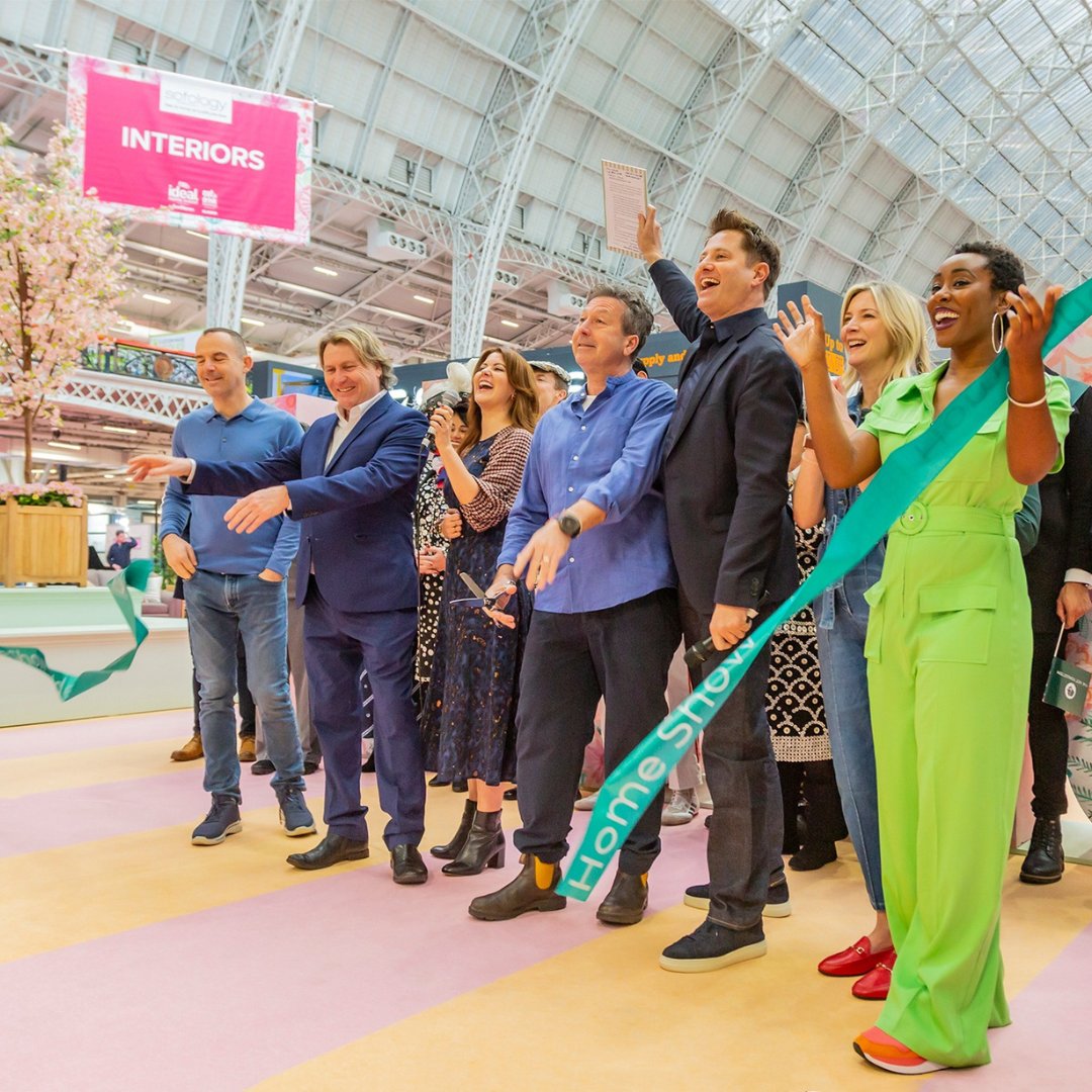 ParamountComms's tweet photo. Thrilled to have supplied Two-Way Radios for The Ideal Home Show 2024, the UK's premier home event!  
#twowayradios #walkietalkie #communicationsolutions #idealhomeshow2024 #exhibitionstands #eventprofs #London https://t.co/fgFtY9jFZR