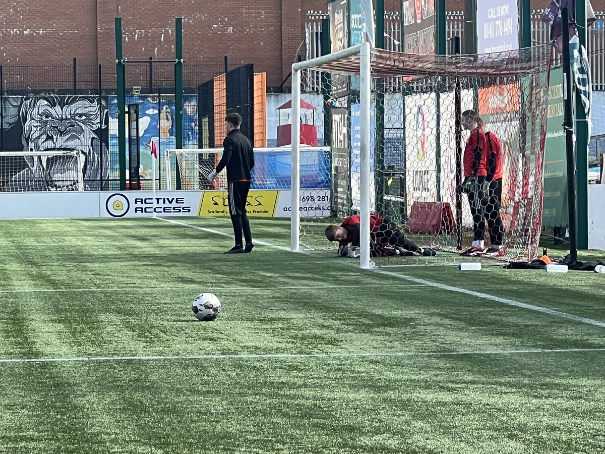 It’s the goalies and some of the academy ‘keepers all hard at work this morning ⚽️