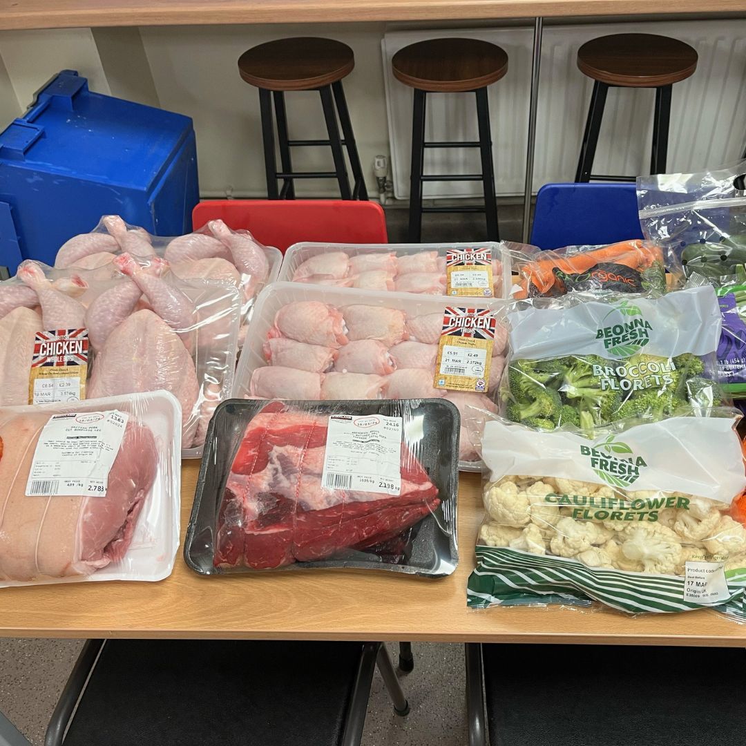 A big thank you to our kind supporter who regularly calls up to ask what we need most in order to feed our residents over the coming weeks. Her generous donation is so helpful at a time when food costs are so high. Thank you.