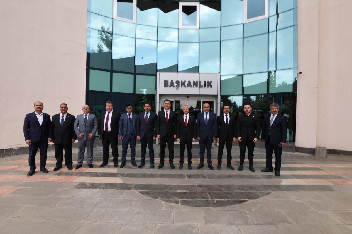 İl Başkanımız @MBozgeyiktr , Şahinbey İlçe Başkanımız @SeyitKarliSavci ve Belediye meclis üyelerimiz, Şahinbey Belediye Başkanı @mtahmazoglu ’nu ziyarette bulundular. Belediye Başkanımıza ve meclis üyelerimize yeni dönemde başarılar dileriz.