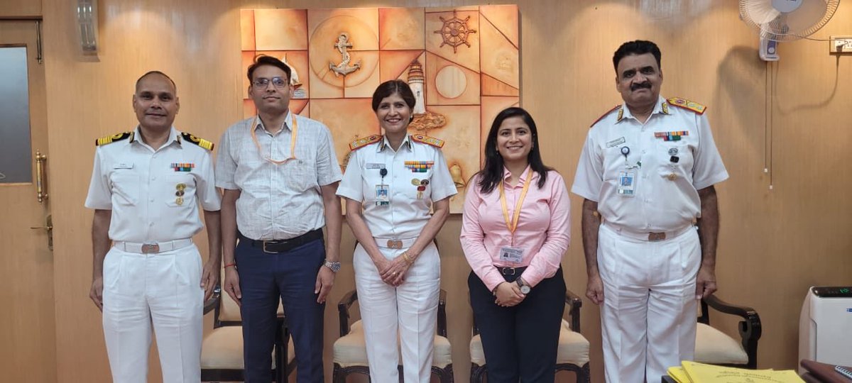 #iDEX convened a meeting with Surg VAdm Arti Sarin AVSM VSM, #DGMS IN, discussing how #iDEX can tackle medical challenges in the @indiannavy Mr.Dayanand, PD/DIO presented insights on #iDEX framework Joined by Surg RAdm Manish Honwad, Surg Cmde J Sridhar & Ms.Chitra Khatri, PE/DIO