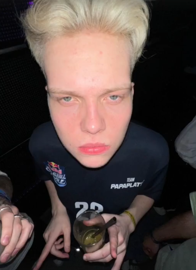 Crexpain's tweet photo. wieder einer dieser Montage https://t.co/mwN0pcyo7h