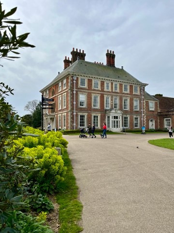 Have you visited @FortyHallPark? Built by former Lord Mayor of London and Haberdasher, Sir Nicholas Rainton, in 1632, the Hall stands on the edge of London and is important to understanding the growth of the Capital City and of the life and times of the merchant classes.