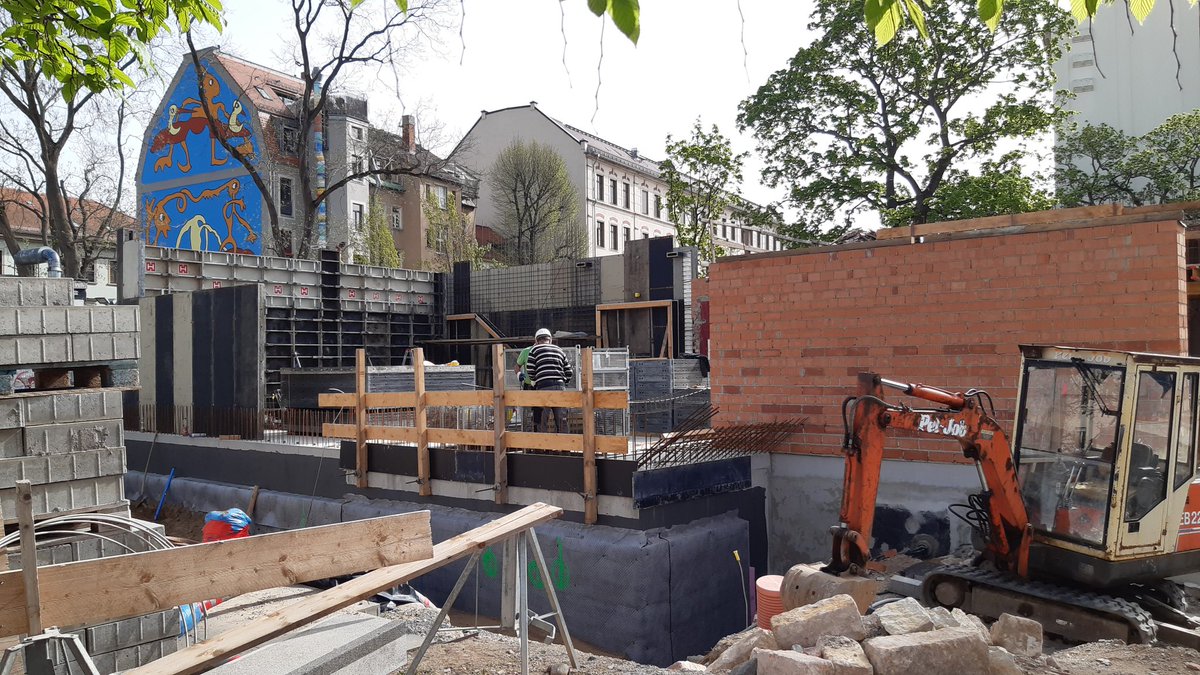 TorstenAbel1's tweet image. Der Hochbau der neuen #Scheune in der Dresdner Neustadt ist im Erdgeschoss angekommen.
#DresdenNeustadt #Dresden 
dresden.de/de/stadtraum/p…