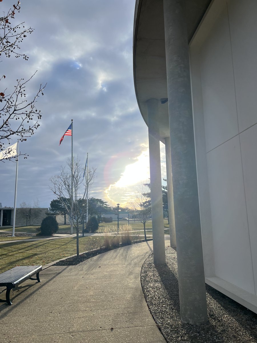 marian_wi's tweet image. Don&apos;t let the shadow of missed opportunities #eclipse your future!  @marian_wi has online options available so you can shine brightly in your career.  Start with a bachelor&apos;s degree in General Management or Health Care Administration. marianuniversity.edu/admission/onli… #onlinedegrees