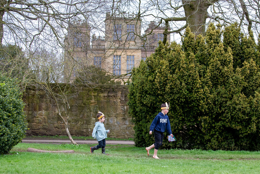 Are you team barefoot or team wellies? 🦶 Brave the barefoot walk whichever way you choose! Easter Adventures continues until the 14th April. 📸:©National Trust Images/Jon Scrimshaw #hardwickhall #kidsactivities #family #derbyshire #chesterfield #bolsover