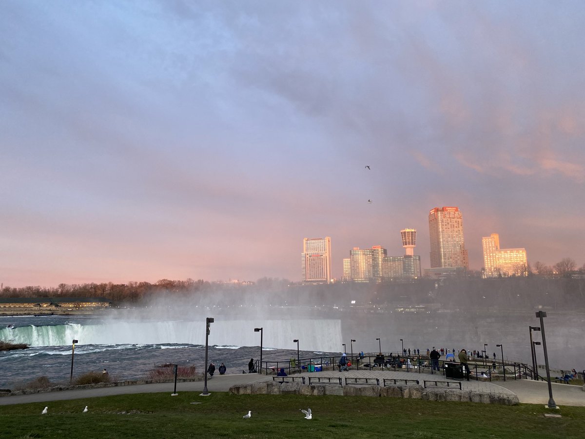 Good Morning From Niagara Falls… sunrise light fighting thru thin clouds… we’ll see what the weather gods give us at this spectacular setting… #eclipse 🌖 @GMA #EclipseAcrossAmerica