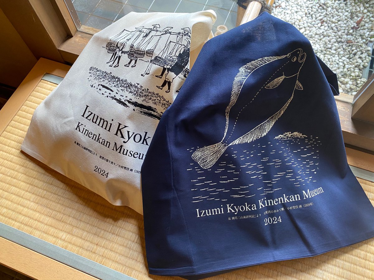 izumikyokamuse's tweet image. （実はソウハチを描いた「七尾湾のあわて鰈」の寄附金付マルシェバッグ紺は、店頭在庫あわせて残り数点です。）