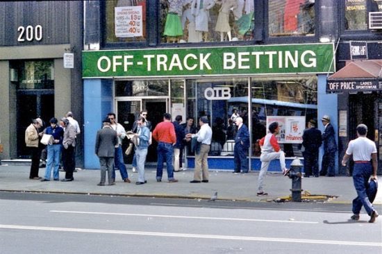 #OnThisDay in 1971, Off-Track Betting (OTB) began operations in New York, becoming the first legalized OTB operation in the U.S. Initially there were only two betting facilities available to take wagers - Grand Central Terminal & an OTB in Forest Hills, Queens. #HorseRacing