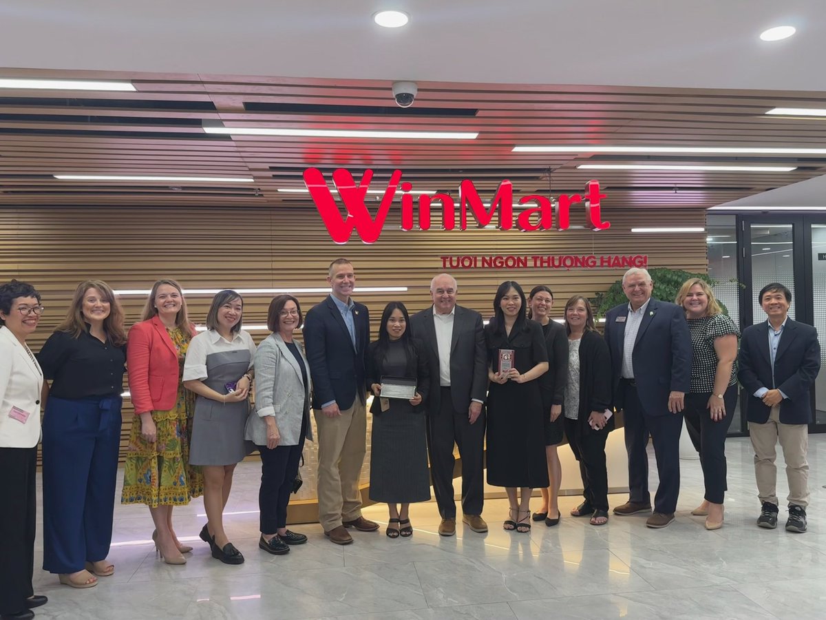 MTAgriculture's tweet photo. Director Clark pictured at WinMart in Hanoi, Vietnam with some @FarverFarmsLLC and Windrift Hill products! 

Director Clark and other state department of ag directors will be touring Vietnam for potential ag trade opportunities and relationships.

#MTAg #MontanaAg #MTAgriculture https://t.co/uxcfrj9bru