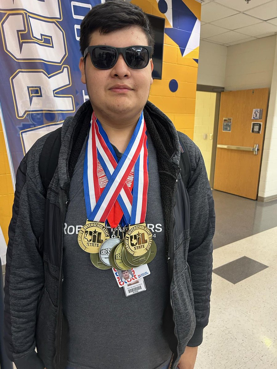 We are not worried about the sun from the Solar Eclispe 😎, we're dazzled by the gleam of bright gold medals!!🏅🥇#statechampions #RoboChargers @dallasschools @ConradSchools @VivFairley