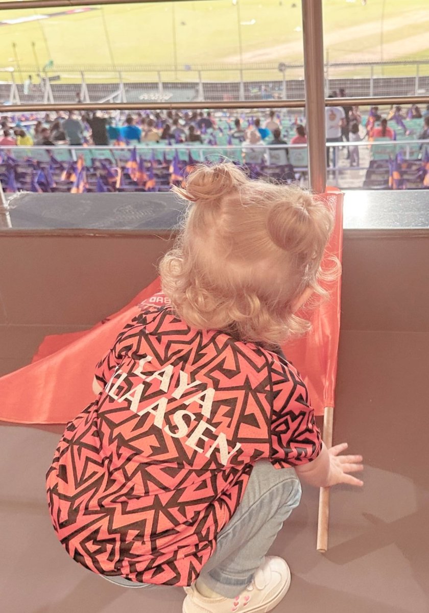 𝐋𝐚𝐲𝐚 𝐤𝐥𝐚𝐬𝐬𝐞𝐧  cute little kiddo is ready for next match #OrangeArmy #PBKSvsSRH #IPL24 
#SRH