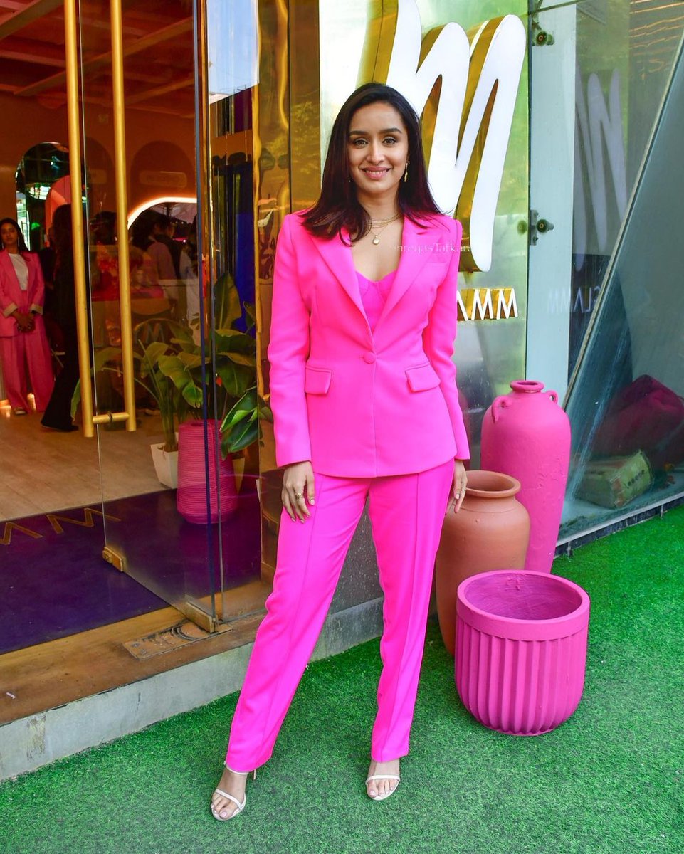 here4shraddha's tweet photo. Reposted from - @thephoto_hunger
Shraddha Kapoor brightening up our day in radiant pink!
#Shraddhakapoor #Shraddhagems #myglamm #Glamm #shraddha #Hereforshraddha https://t.co/oavCg3S9op