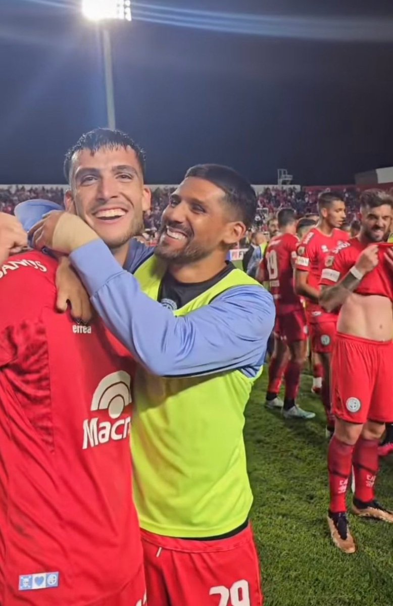 yo? yo te miraria como Jara mira a Meriano