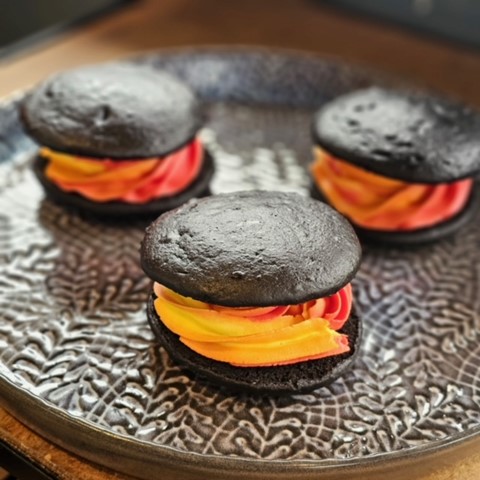 We've got special #Eclipse eats! @IndianapolisZoo guests can enjoy fun moon pies and our Eclipse burger (@FischerFarmsIN beef, solar side up egg, cheese, siracha ketchup on a black bun), among other themed bites. 🌑☀️ #Indianapolis #Indianapoliszoo