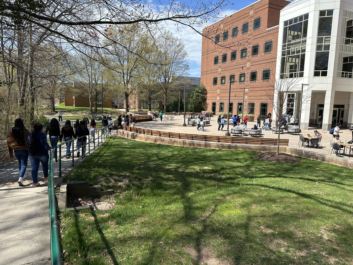 LJMS_FCPS's tweet photo. Many thanks to @GeorgeMasonU for welcoming these #AVID #YoungScholars to check out what college life is like… #WeROARasONE https://t.co/ZJzTyLsL2v