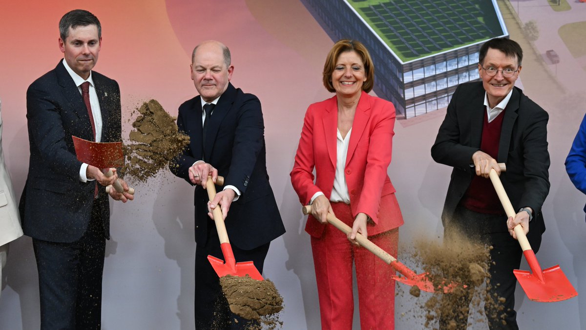 🔬Welcome to Alzey, Lilly! 
Was das für #RLP bedeutet, hier im Thread: 1.000 Arbeitsplätze, 2,3 Mrd. Euro Investition - ein großer Tag für #Alzey &amp; #Biotechnologie. Spatenstich zum Bau d. High-Tech Produktionsstätte mit <a href="/Bundeskanzler/">Bundeskanzler Friedrich Merz</a> Scholz ist Meilenstein für Standort. (1/4)