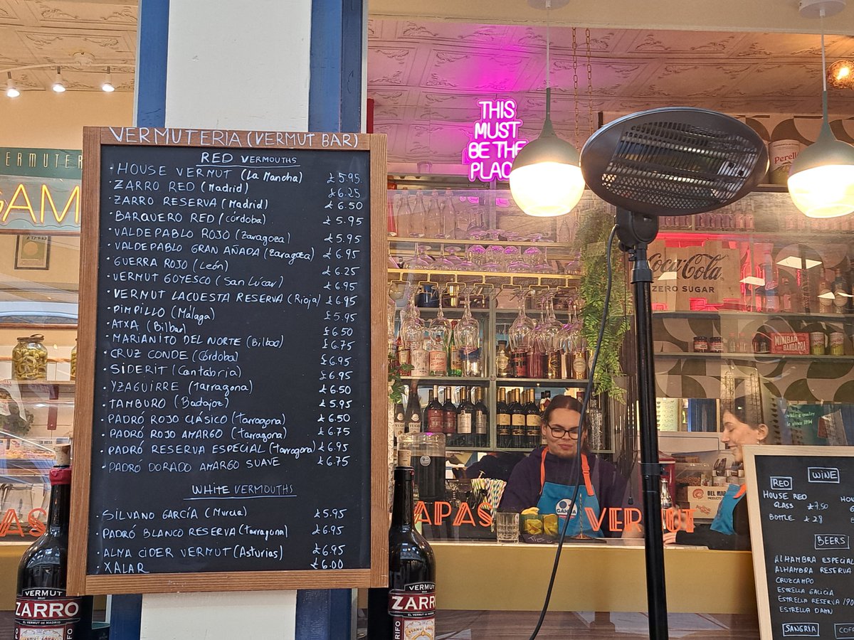 I'm sharing my thoughts about Newcastle's wonderful #GraingerMarket. Is there room for vermouth menus and tripe sellers? I sincerely hope so! tinyurl.com/492b6ndj