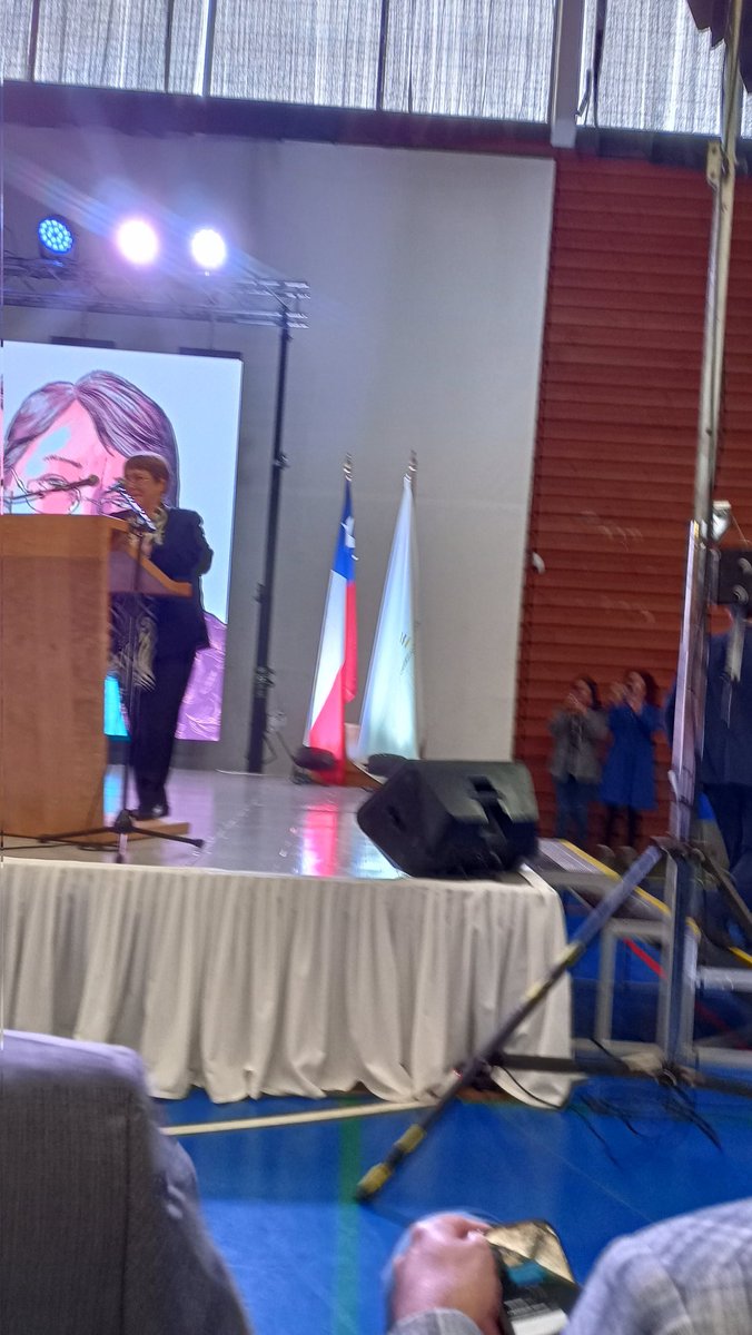 soledadbarria's tweet photo. Hoy Michelle Bachelet inaugura el año académico de la @ULagosOficial en Osorno. Ha sido recibida con gran cariño!! https://t.co/RrKJjCJYf9