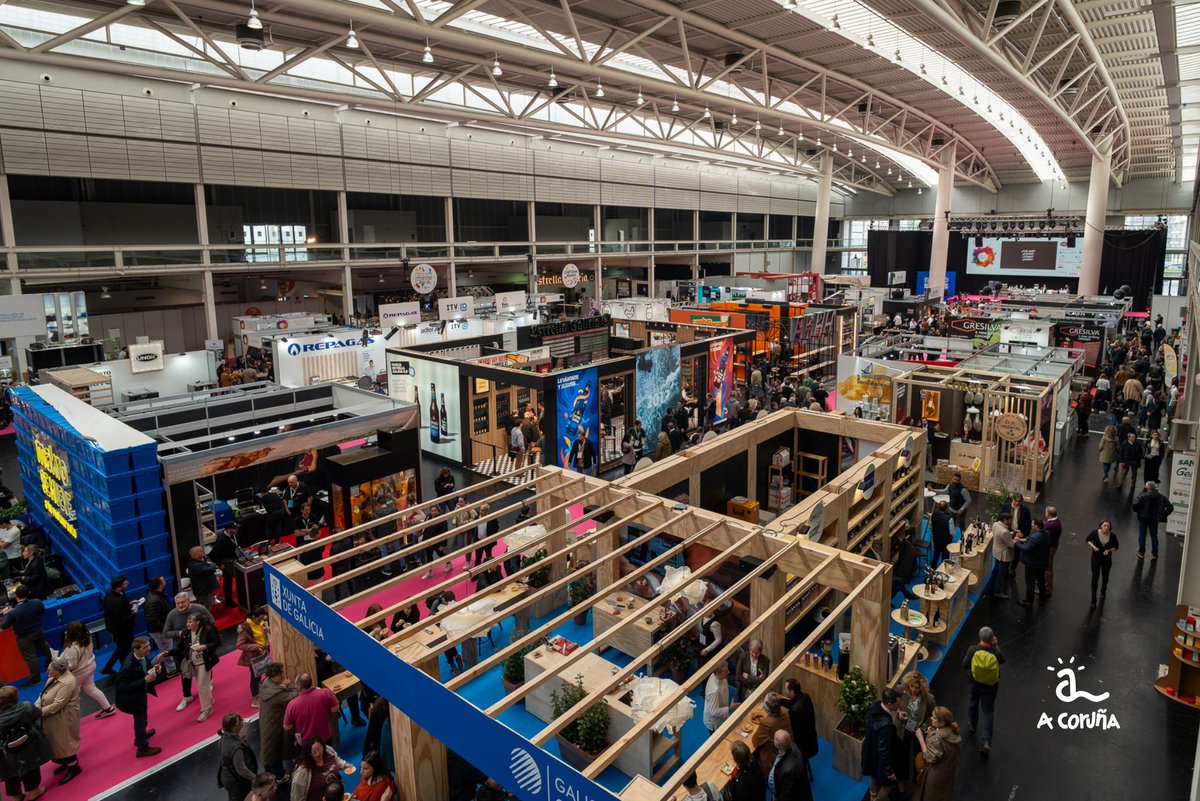 👨🏻‍🍳 Gastronomía en estado puro. Os dejamos algunos momentos de la segunda jornada del @GaliciaForum en @expocoruna: entre los más de 200 expositores encontramos talleres, showcookings y productos de primera. ¡Mañana seguimos! #Gastroxplosión #SaboreaACoruña #VisitCoruna