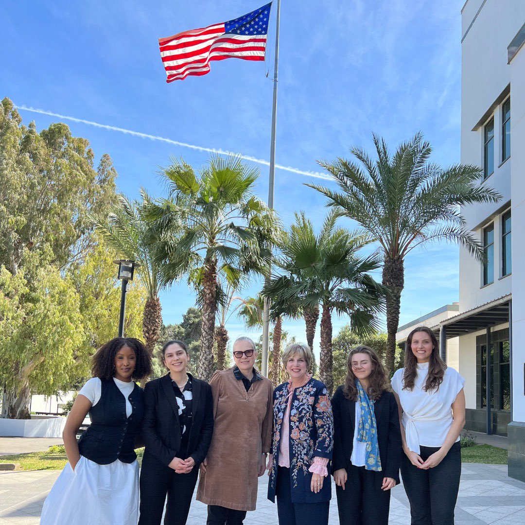 Welcomed my counterpart @NorvegeAmbAlger to the American Cultural Center in Algiers. ACCA members learned about life in Norway and 🇳🇴-🇺🇸 immigration ties. Our Norwegian guests asked about 🇩🇿 culture. For example, is it acceptable to dip your bourek into the chorba?