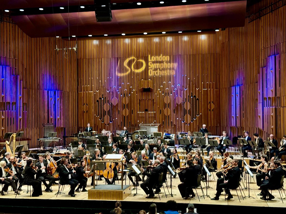 Grateful to the @londonsymphony for a heartfelt tribute to iconic🇭🇺composers: #𝐁é𝐥𝐚𝐁𝐚𝐫𝐭ó𝐤 & #𝐏é𝐭𝐞𝐫𝐄ö𝐭𝐯ö𝐬!   Special thank you to @fxrroth for leading such an unforgettable performance & for his touching words honouring the recently departed Eötvös.