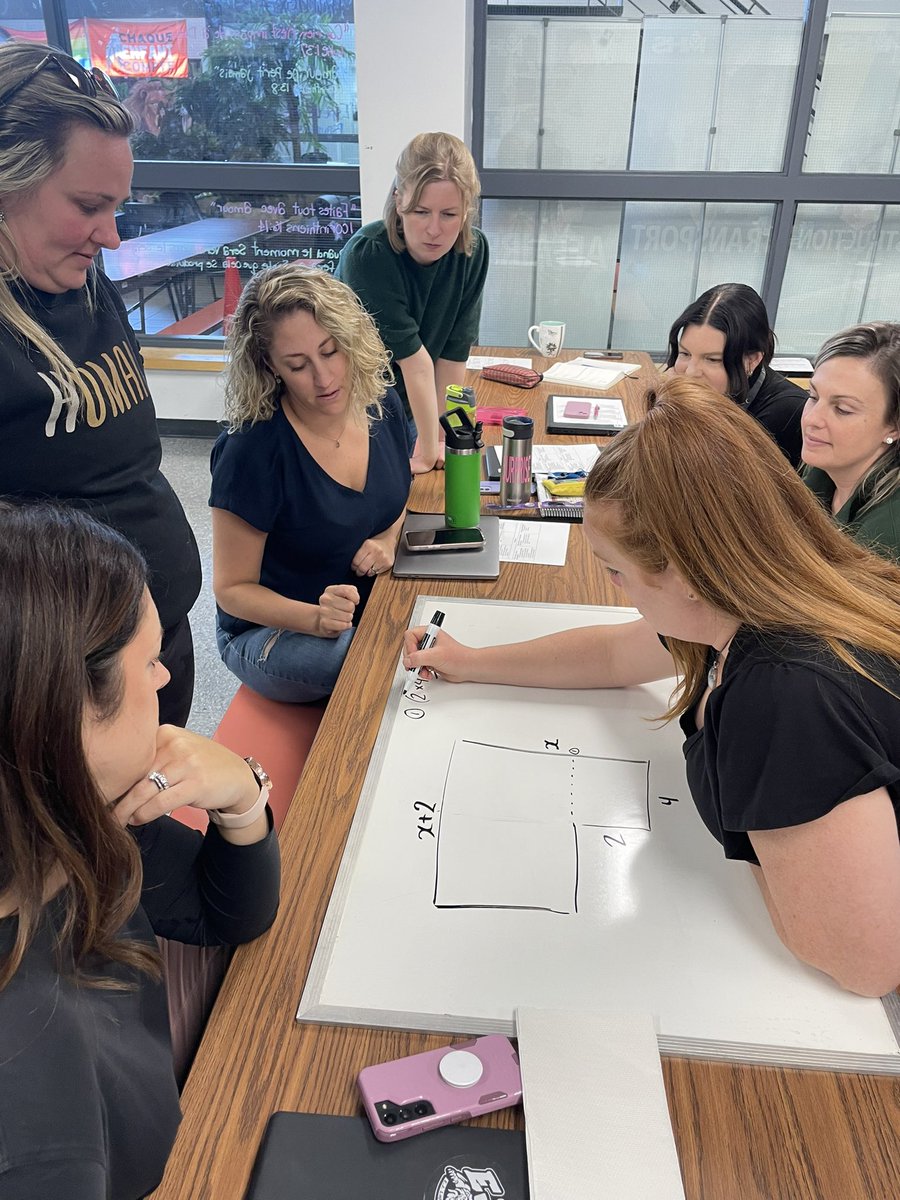 École secondaire catholique E.J. Lajeunesse tweet media